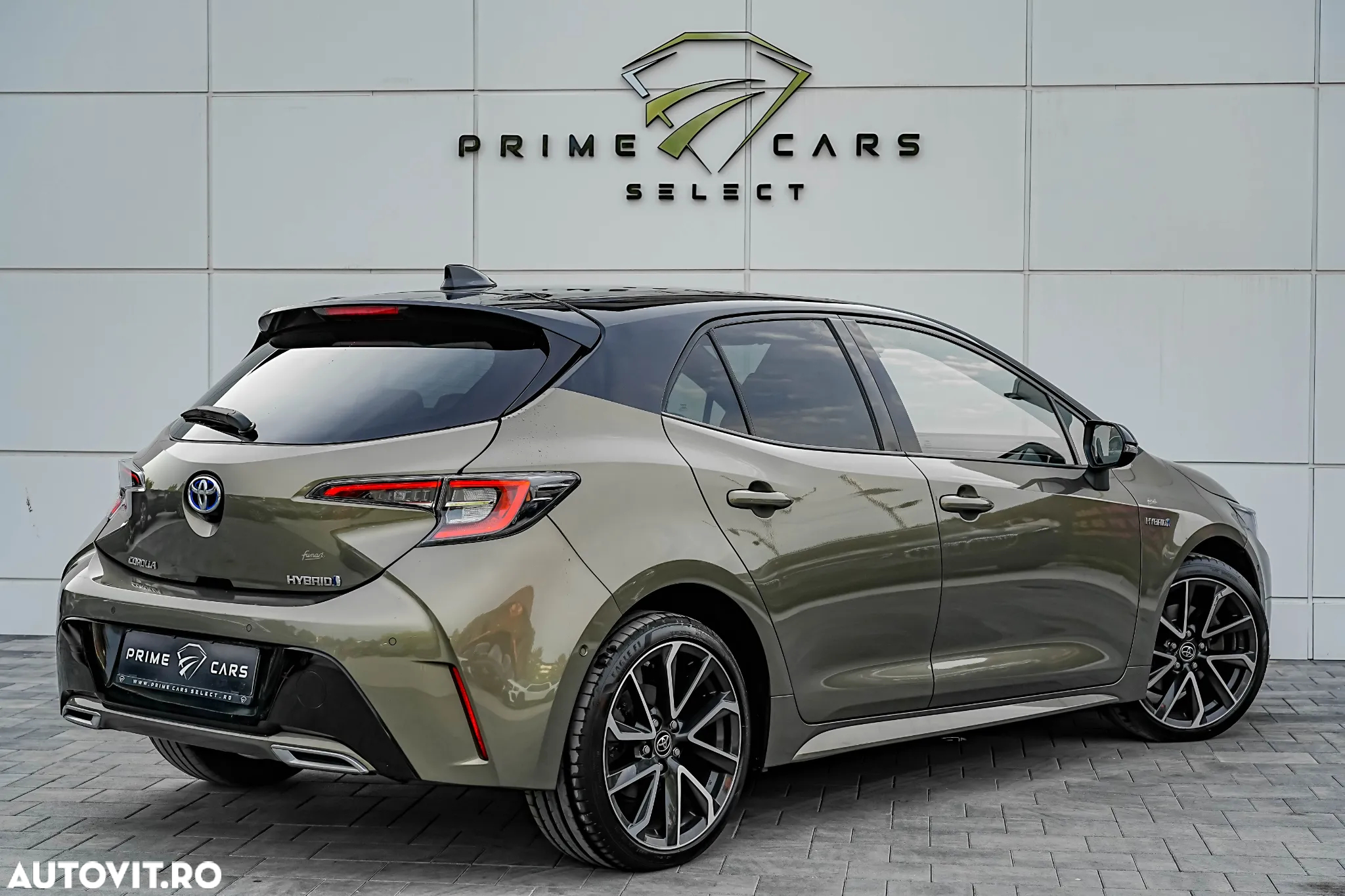 Toyota Corolla 2.0 HSD Exclusive Plus GR Sport Bi-Tone - 3