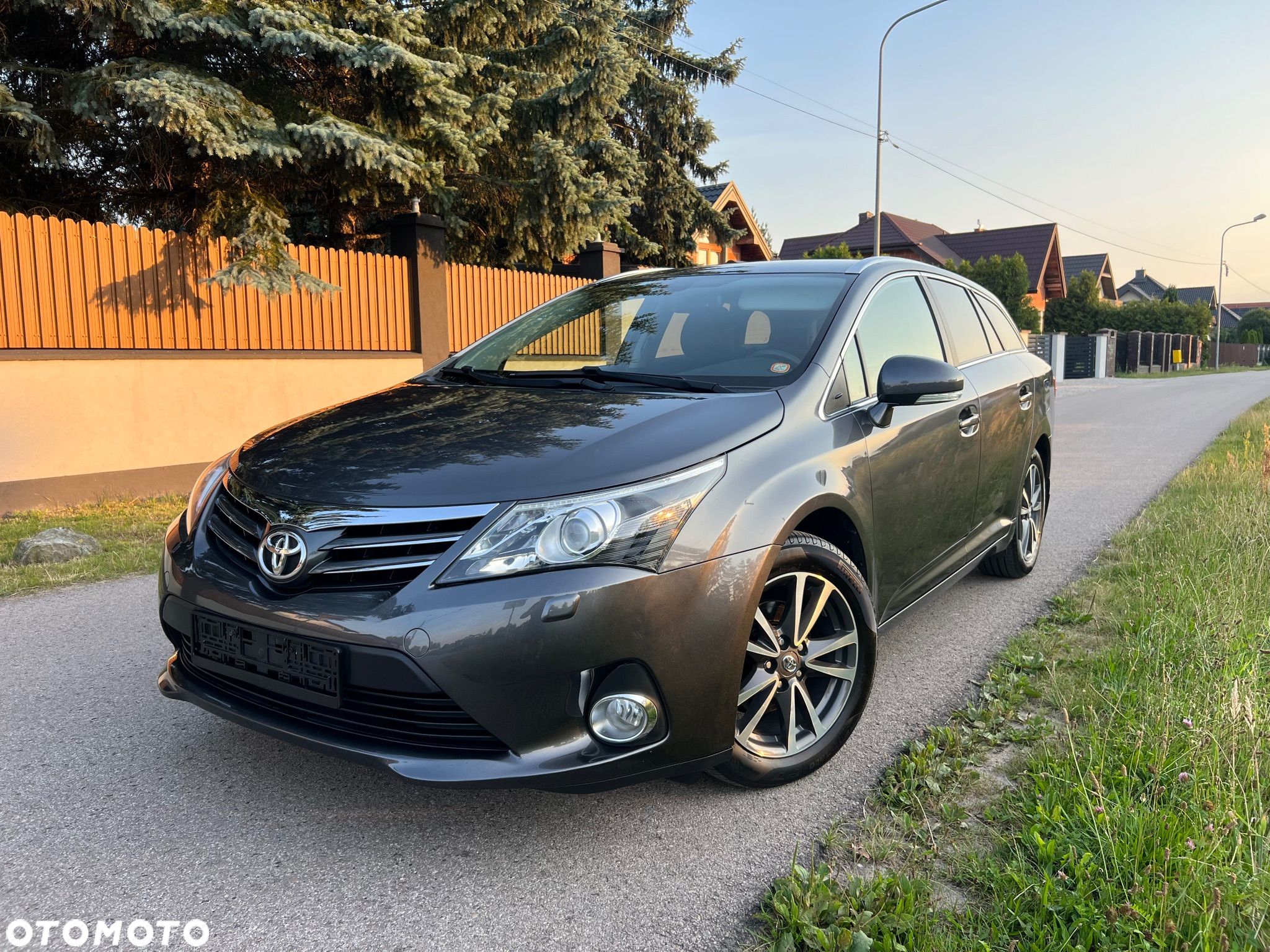 Toyota Avensis 1.8 Premium - 1
