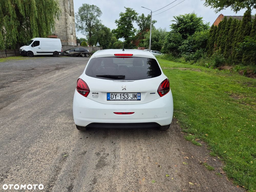 Peugeot 208 - 18