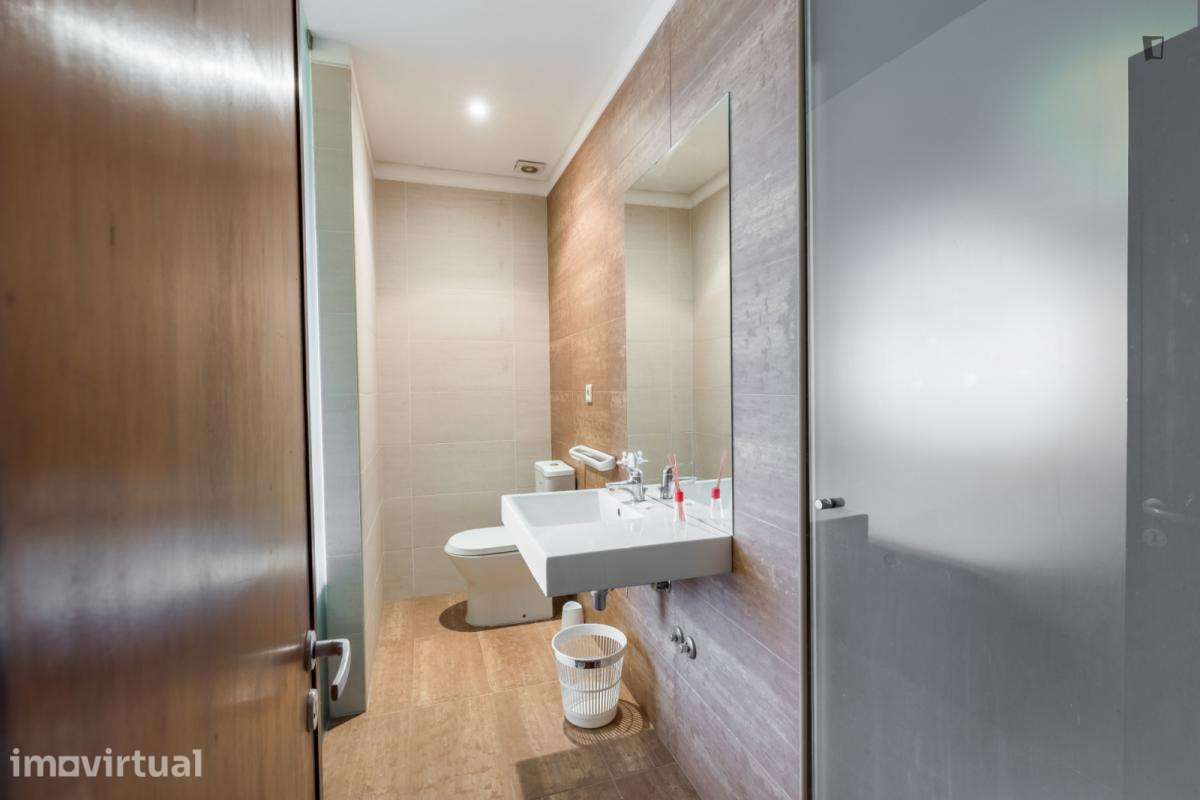Quarto - localizado em Paranhos Porto - Grande imagem: 5/21