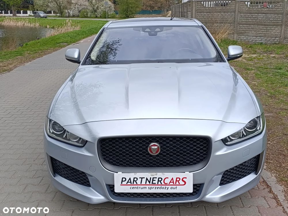 Jaguar XE 2.0 T Prestige - 3