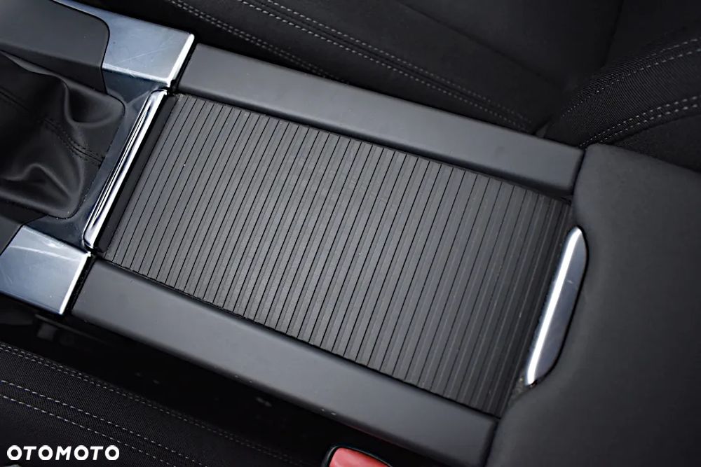 Volvo V60 DRIVe Momentum - 28