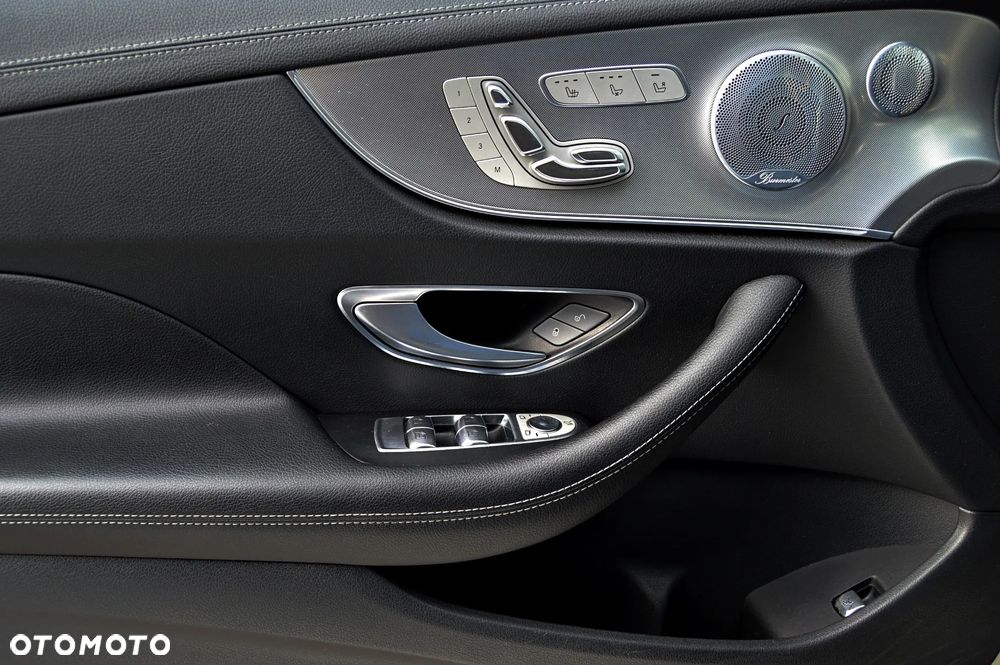 Mercedes-Benz Klasa E 220 d 4-Matic 9G-TRONIC - 27