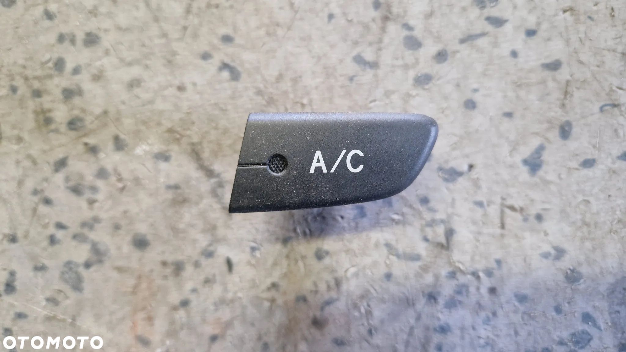TOYOTA AYGO I WŁĄCZNIK PRZEŁĄCZNIK KLIMATYZACJI - 1