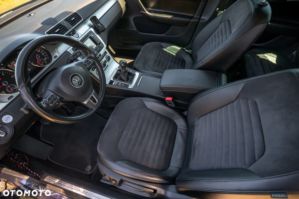 Volkswagen Passat 2.0 TDI BlueMotion Technology Comfortline - 17
