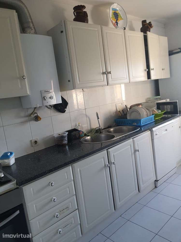 Quarto, Santo António dos Olivais, Rua Dom Francisco de Almeida - Grande imagem: 2/5