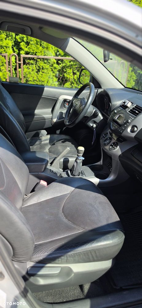 Toyota RAV4 - 8
