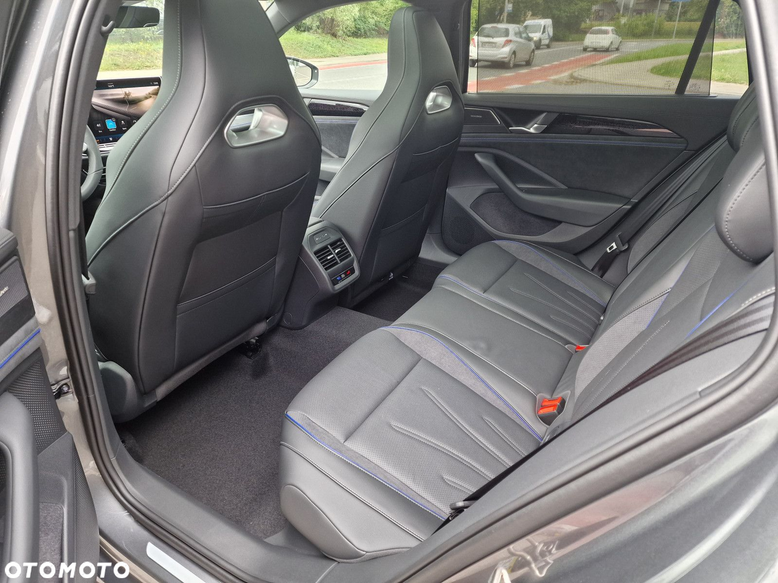Volkswagen Passat - 15