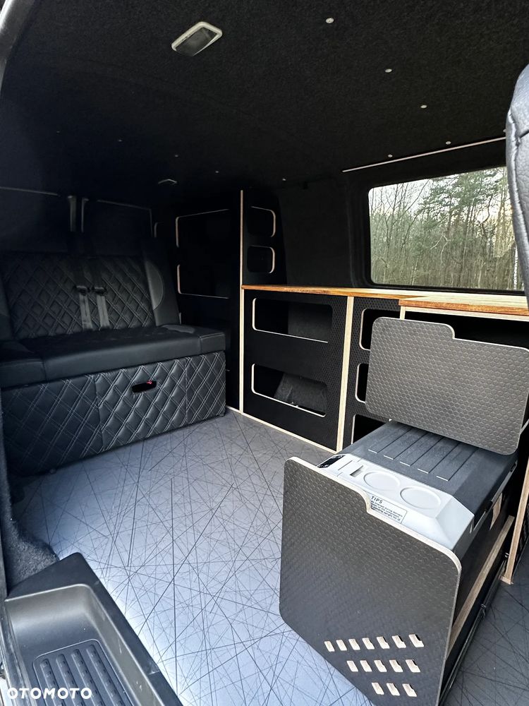 Volkswagen Kampervan T5 LONG - 11