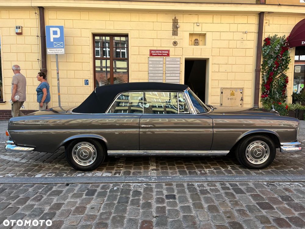 Mercedes-Benz W111 - 11