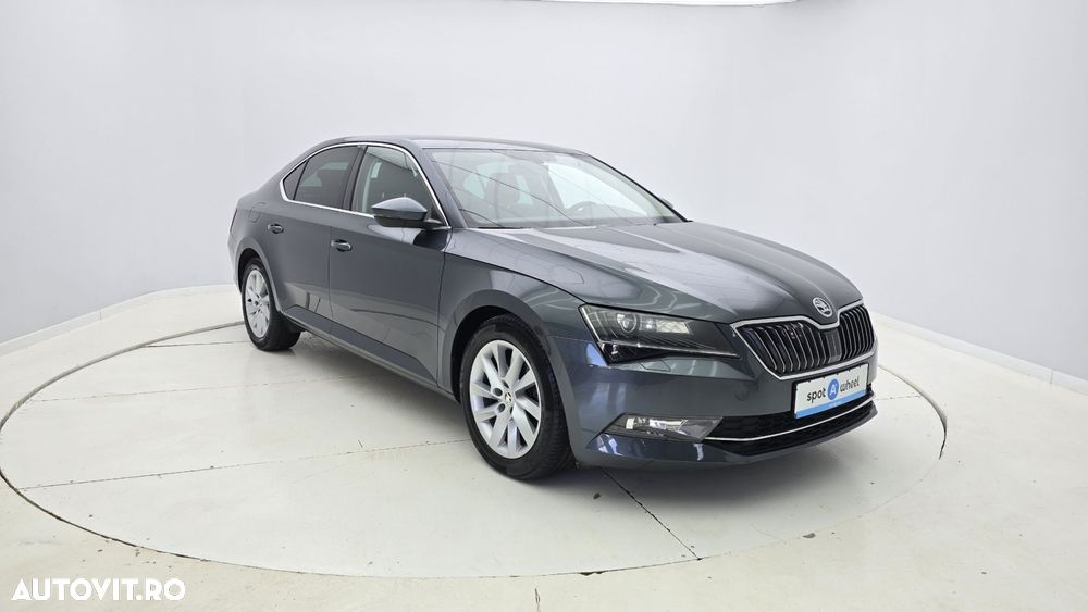 Skoda Superb 2.0 TDI DSG Ambition - 4