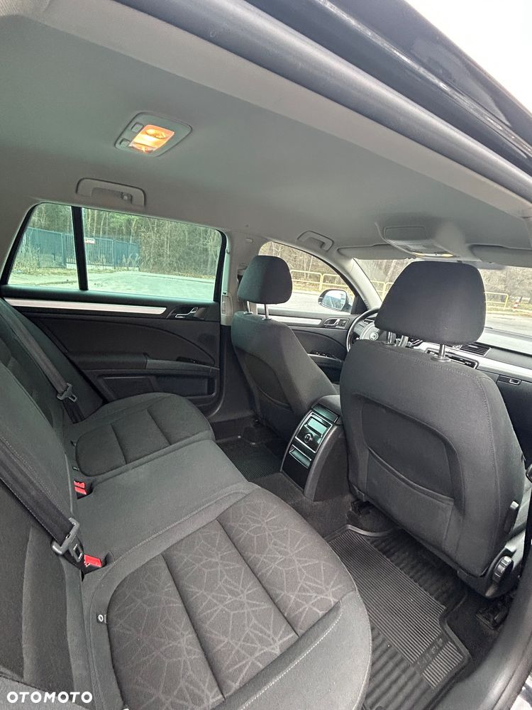 Skoda Superb 2.0 TDI Family DSG - 10