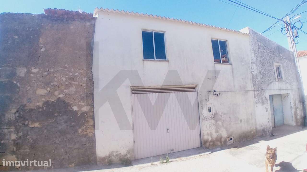 Moradia Anterior a 1951 com Elevado Potencial de Investimento - Grande imagem: 2/16