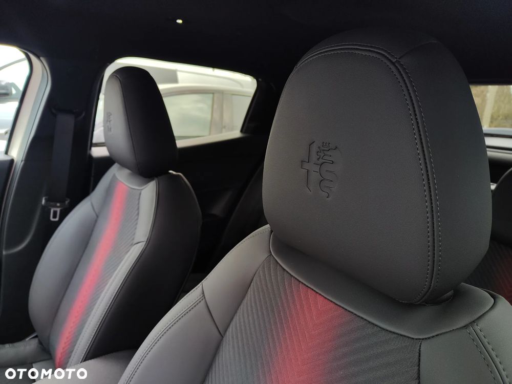 Alfa Romeo Junior 1.2 mHEV Ibrida Speciale eDCT - 19