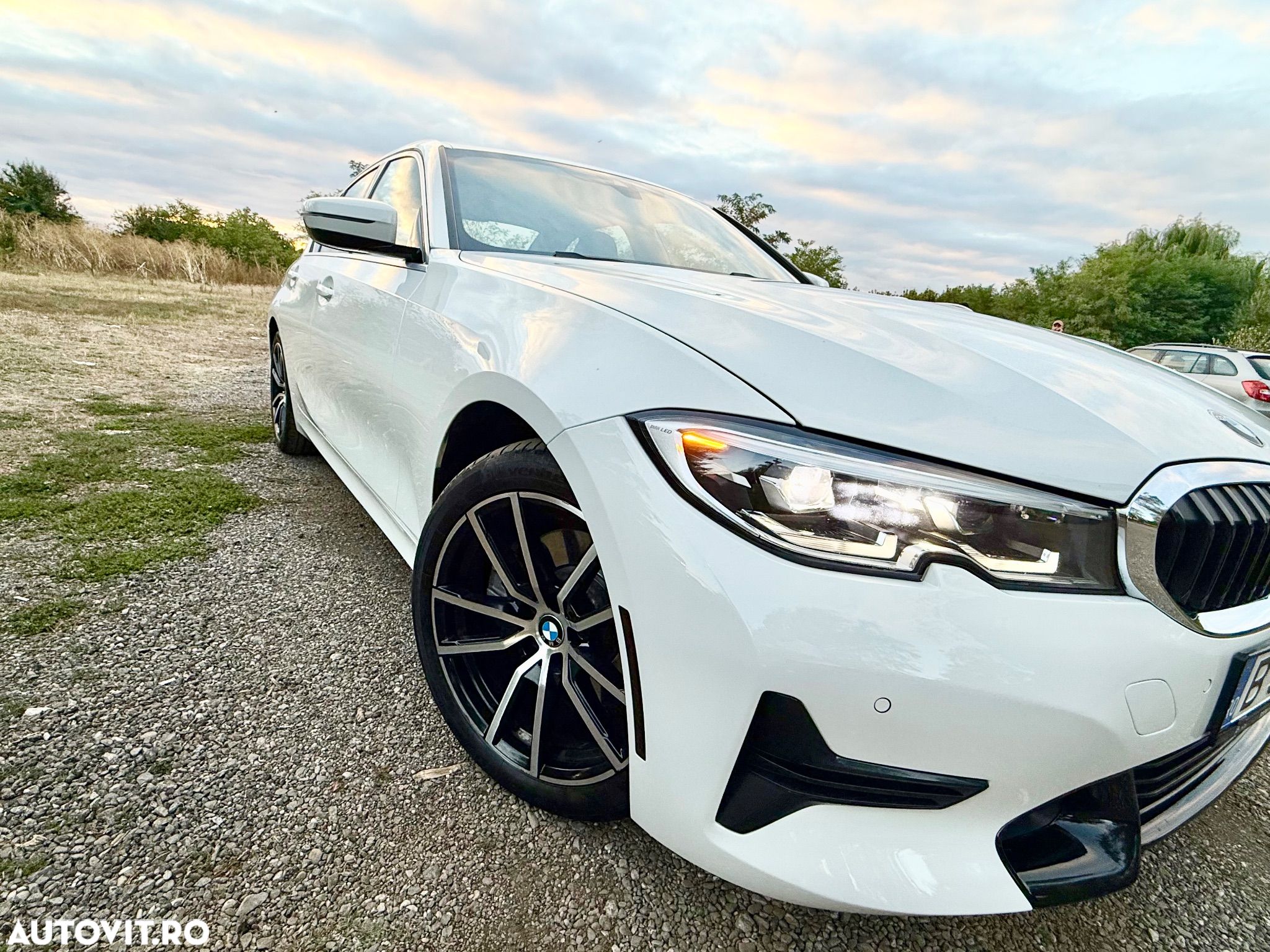 BMW Seria 3 330i xDrive AT - 1