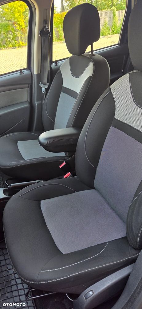 Dacia Duster 1.6 SCe Laureate S&S - 16