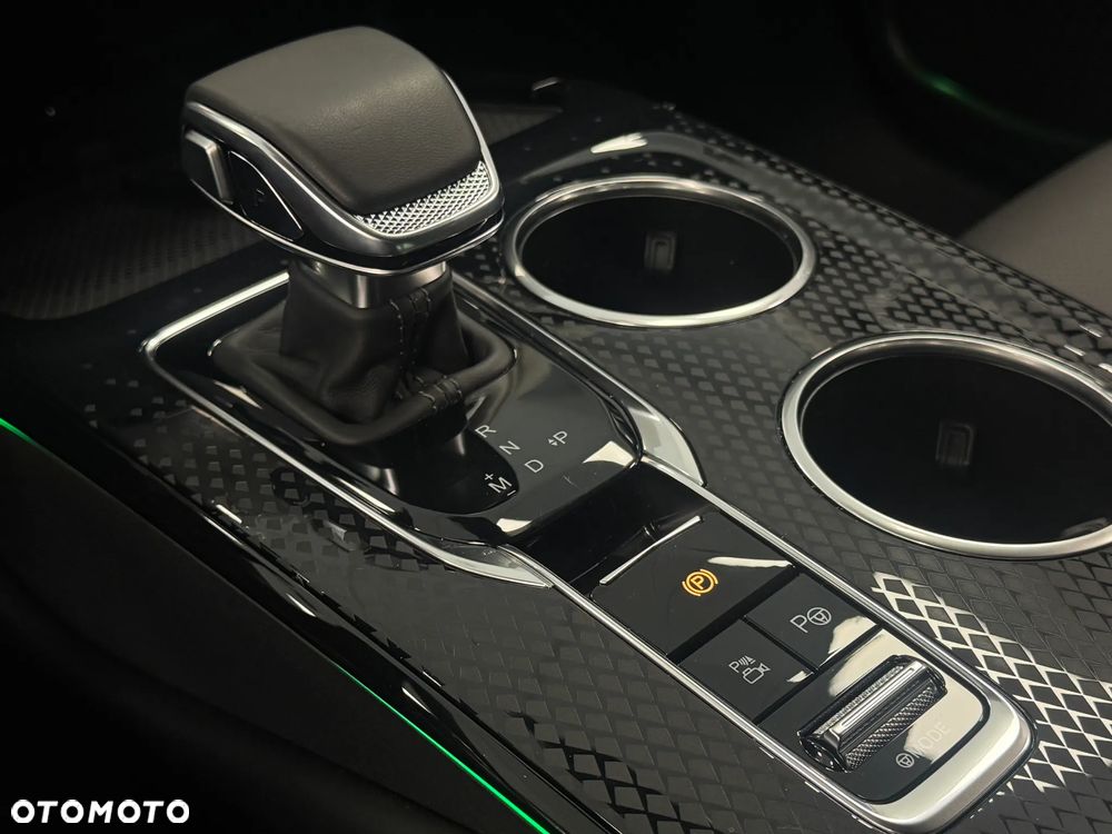 Hongqi HS3 2.0T AWD - 11
