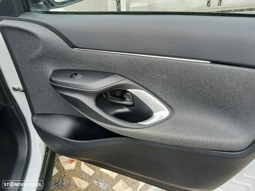 Toyota Yaris Cross 1.5 HDF Comfort Plus - 29
