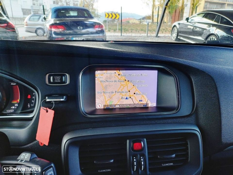Volvo V40 2.0 D2 Momentum Geartronic - 22