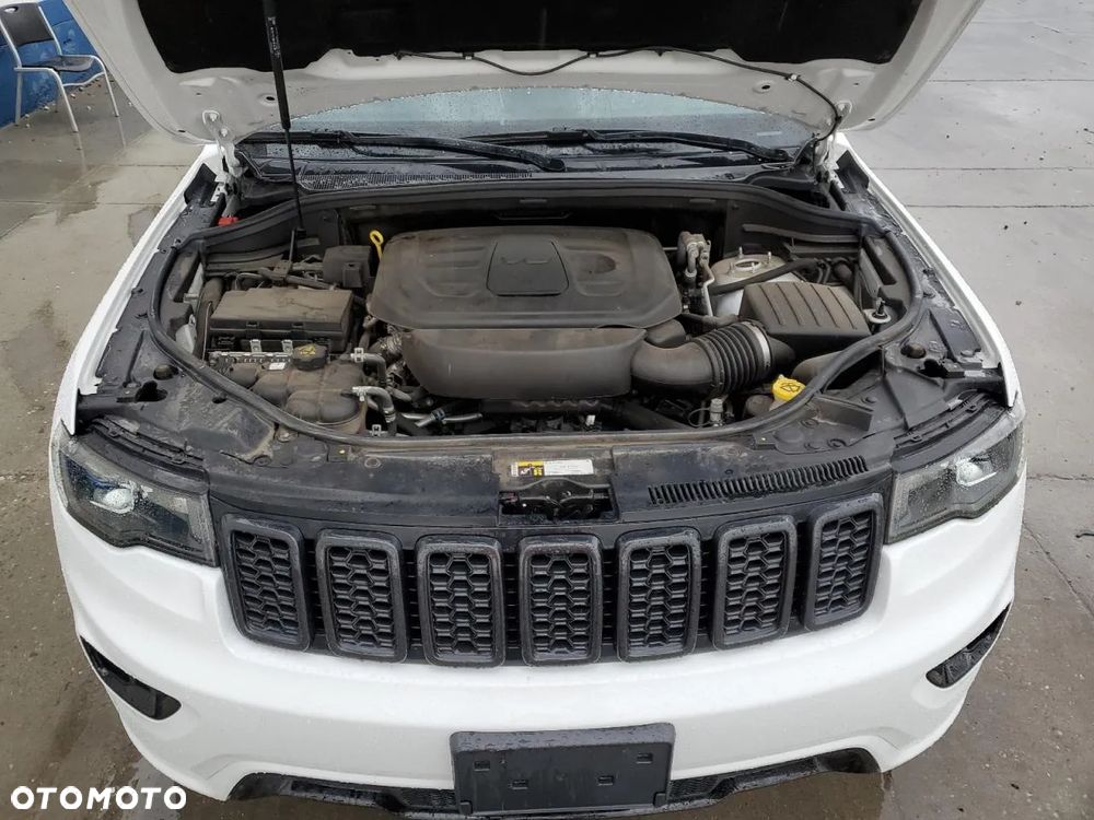 Jeep Grand Cherokee - 12