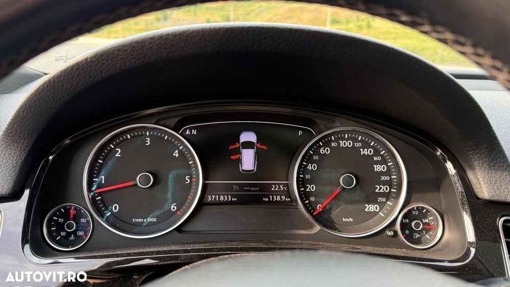 Volkswagen Touareg 3.0 V6 TDI BMT - 11
