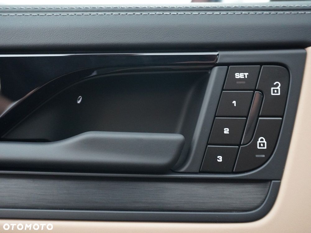 Porsche Cayenne E-Hybrid PHEV Black Edition - 20