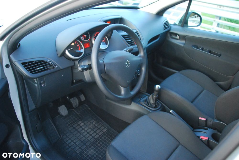Peugeot 207 1.4 16V Presence - 4