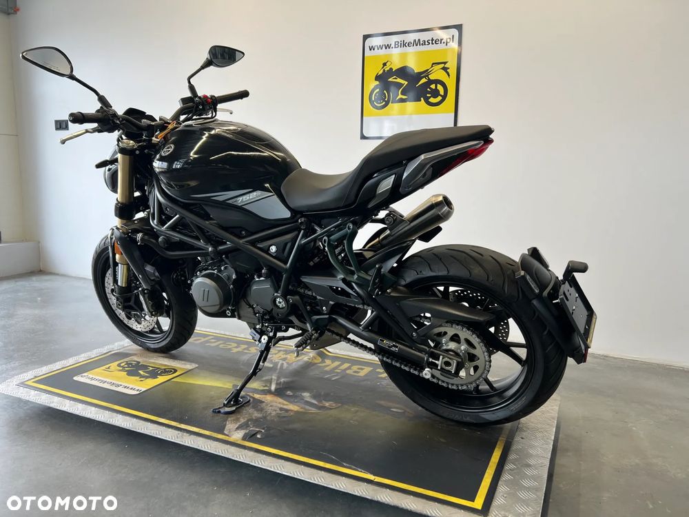 Benelli 752 S - 6