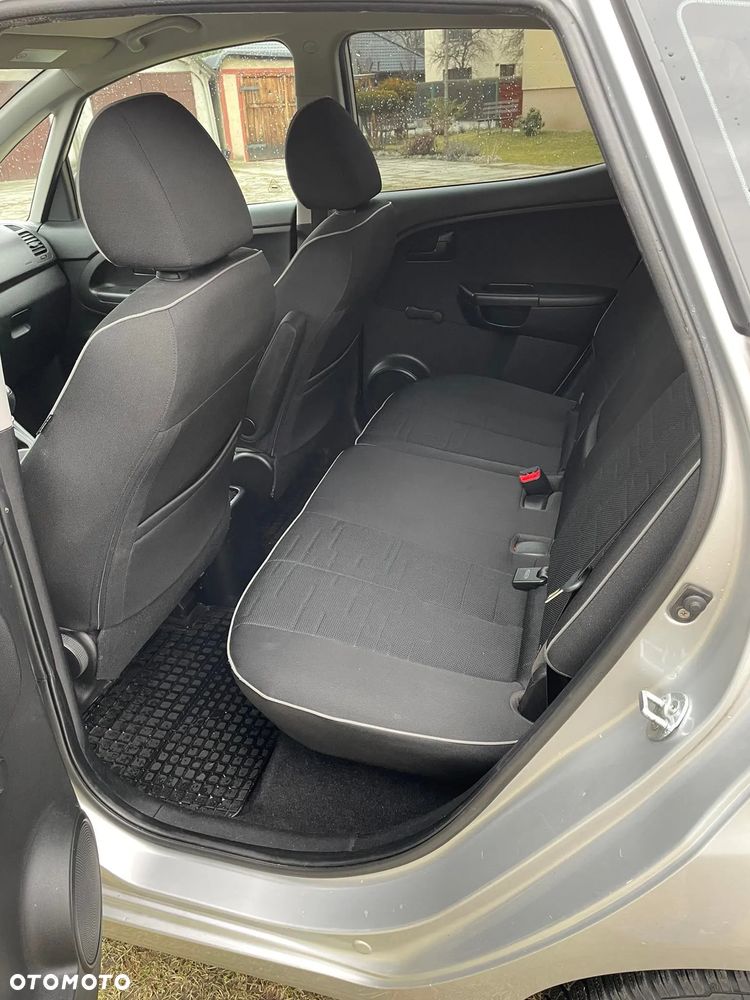 Kia Venga 1.6 L - 10