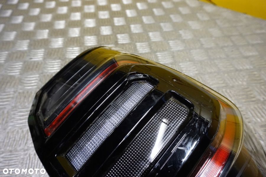 TOYOTA 4RUNNER 2025 - LAMPA TYŁ LEWA TYLNA LED USA - 6