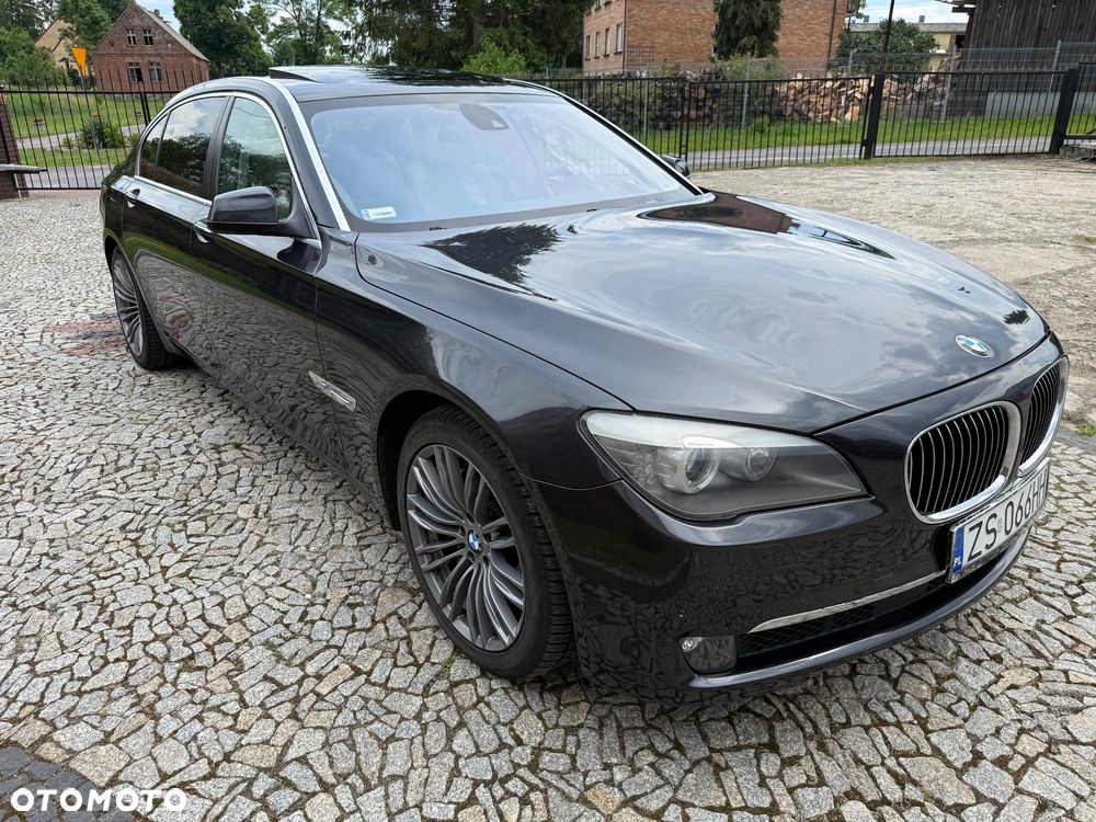 BMW Seria 7 750i xDrive - 2