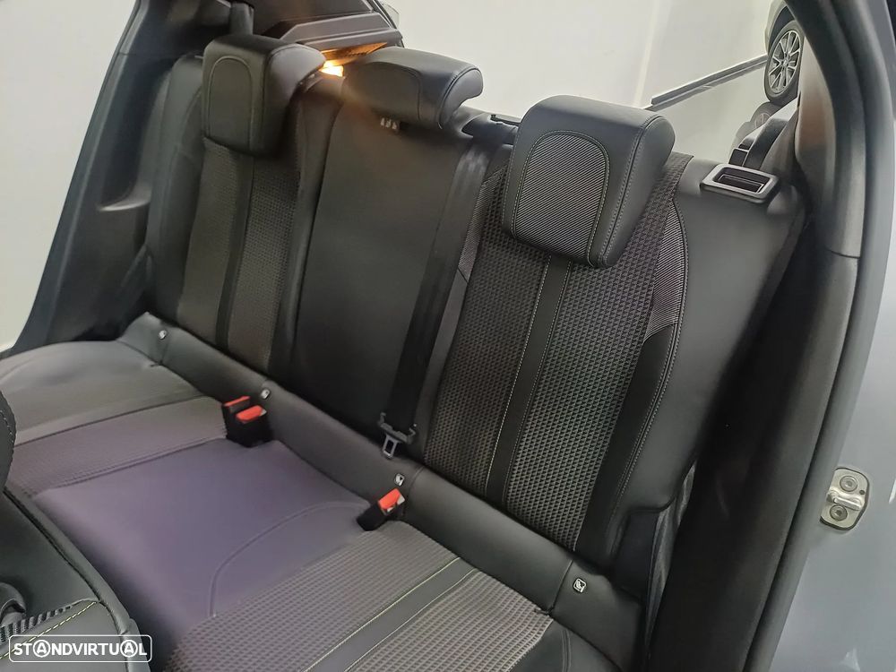 Peugeot 2008 PureTech 130 EAT8 GT - 19