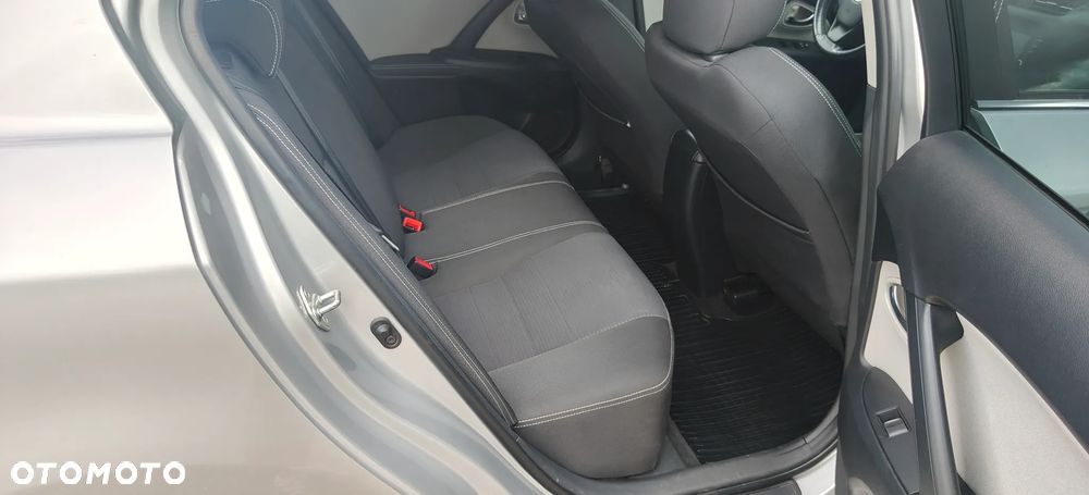 Toyota Avensis 1.8 Premium - 22