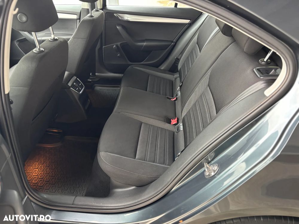Skoda Octavia 1.6 TDI DSG Ambition - 32