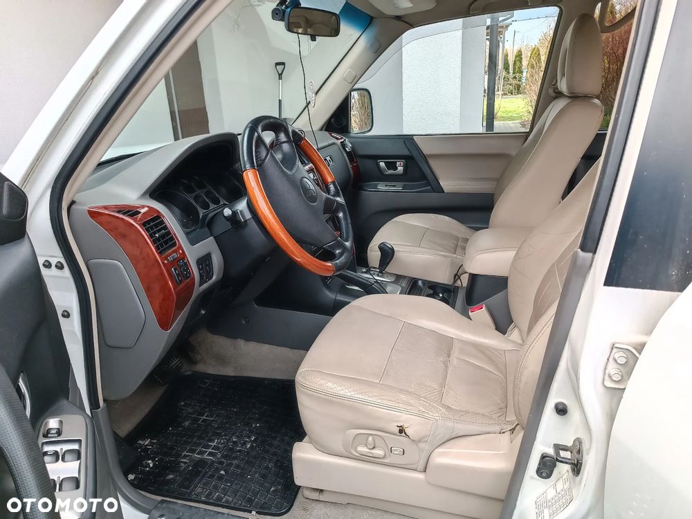 Mitsubishi Pajero 3.5 V6 GDI 7os (lea) - 9