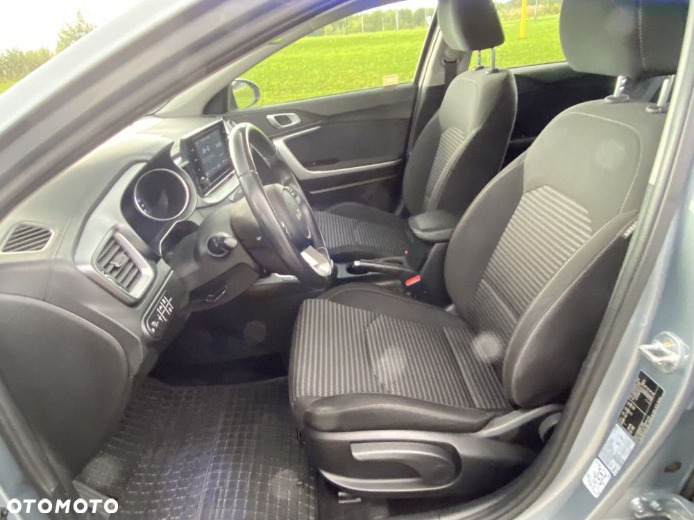 Kia Ceed - 11