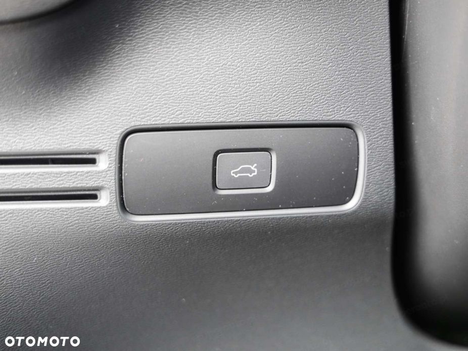 Volvo XC 40 B3 Plus Dark - 14