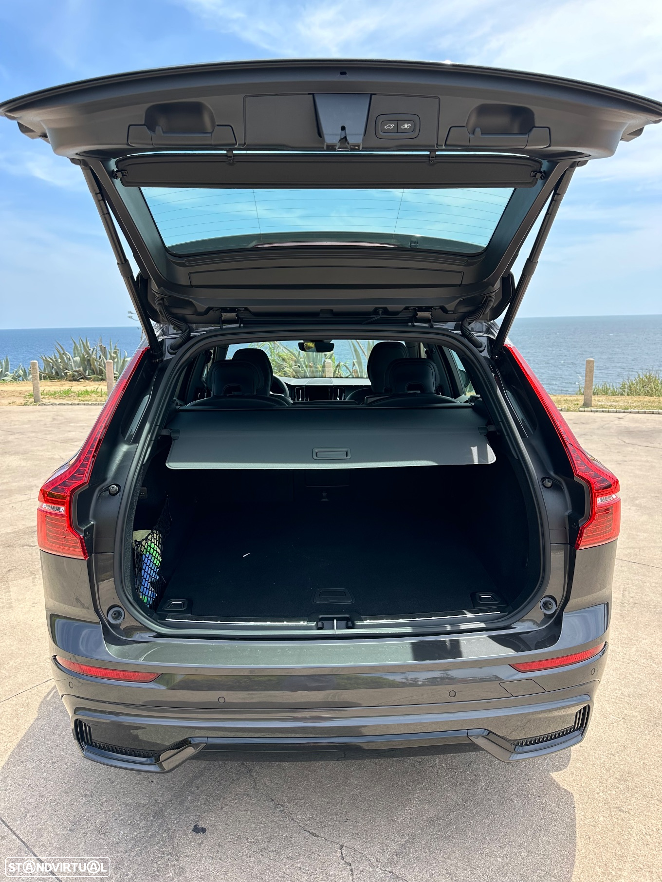 Volvo XC 60 2.0 B4 R-Design Geartronic - 31