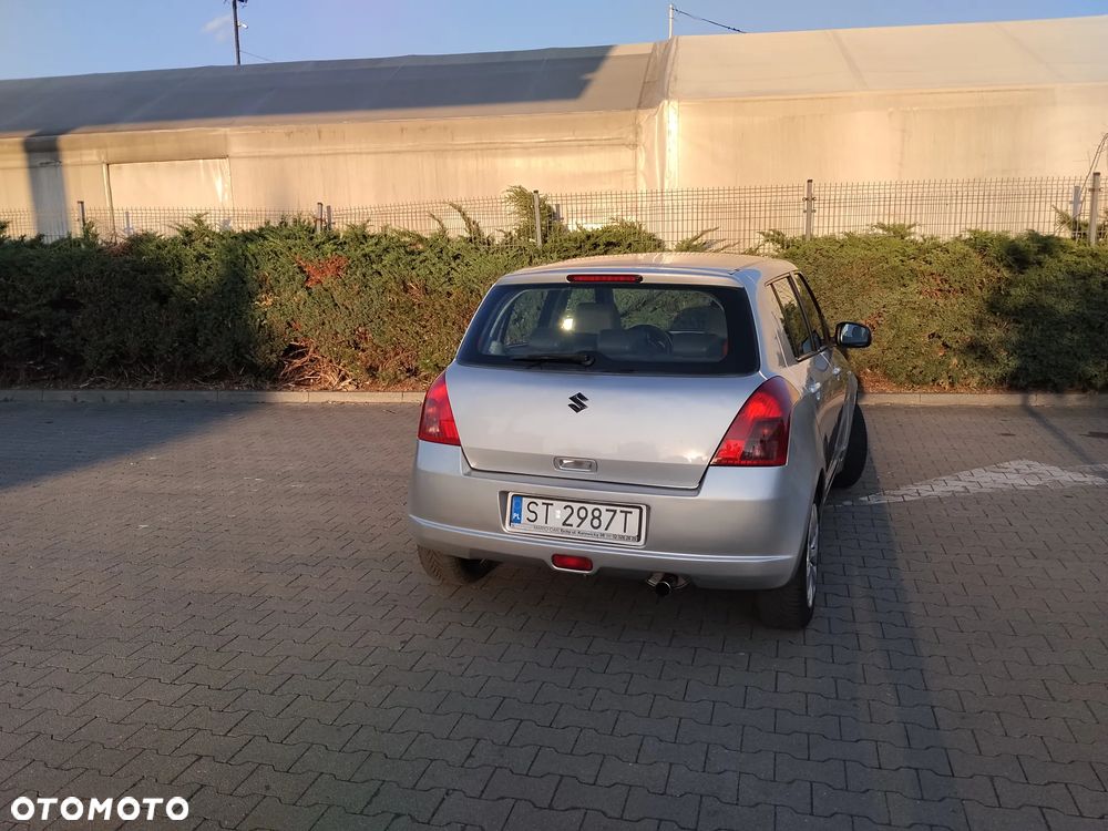 Suzuki Swift - 4