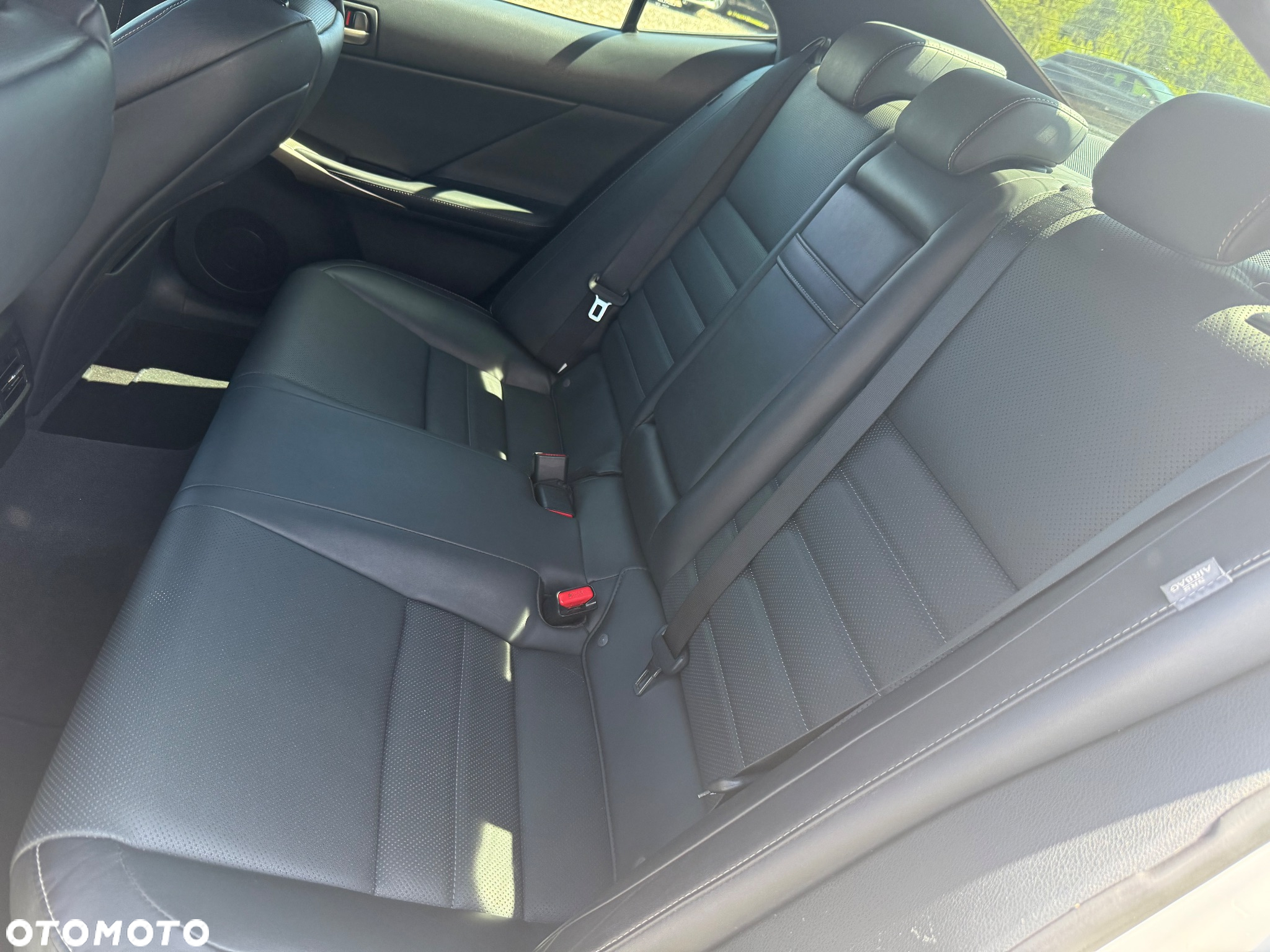 Lexus IS 200t / 300 F Sport - 35