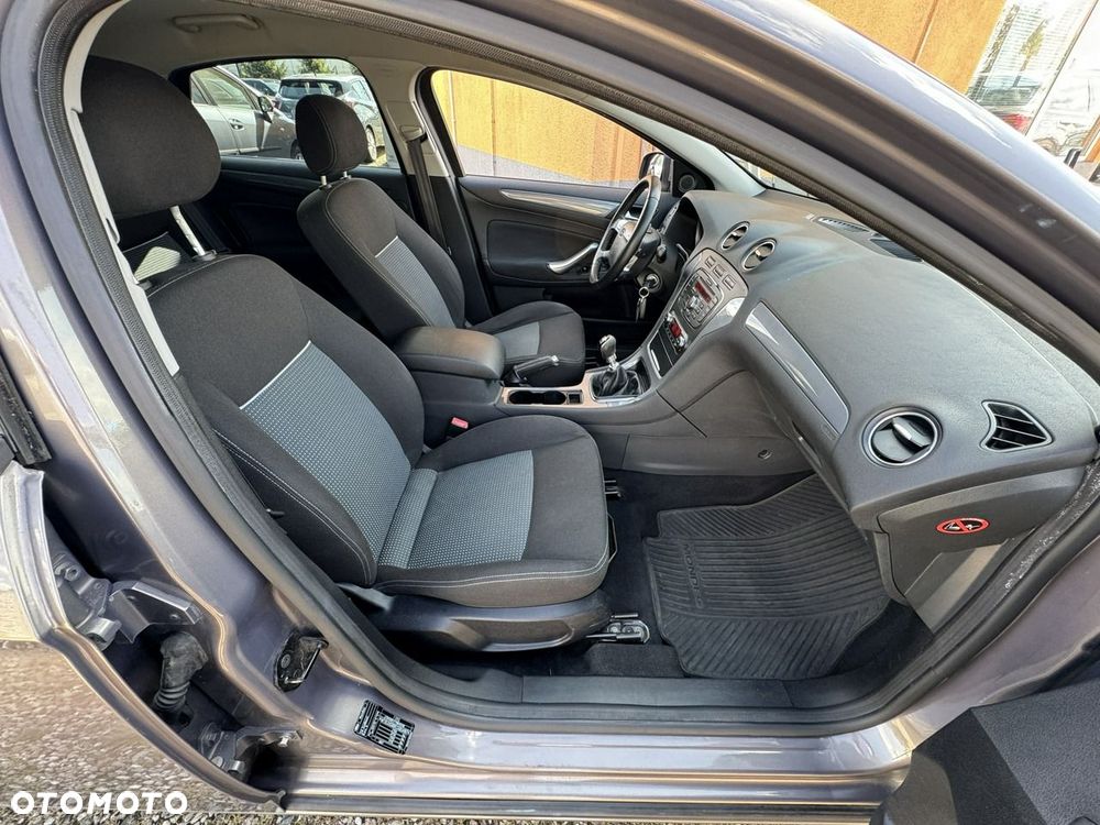 Ford Mondeo 1.6 T Ambiente - 26