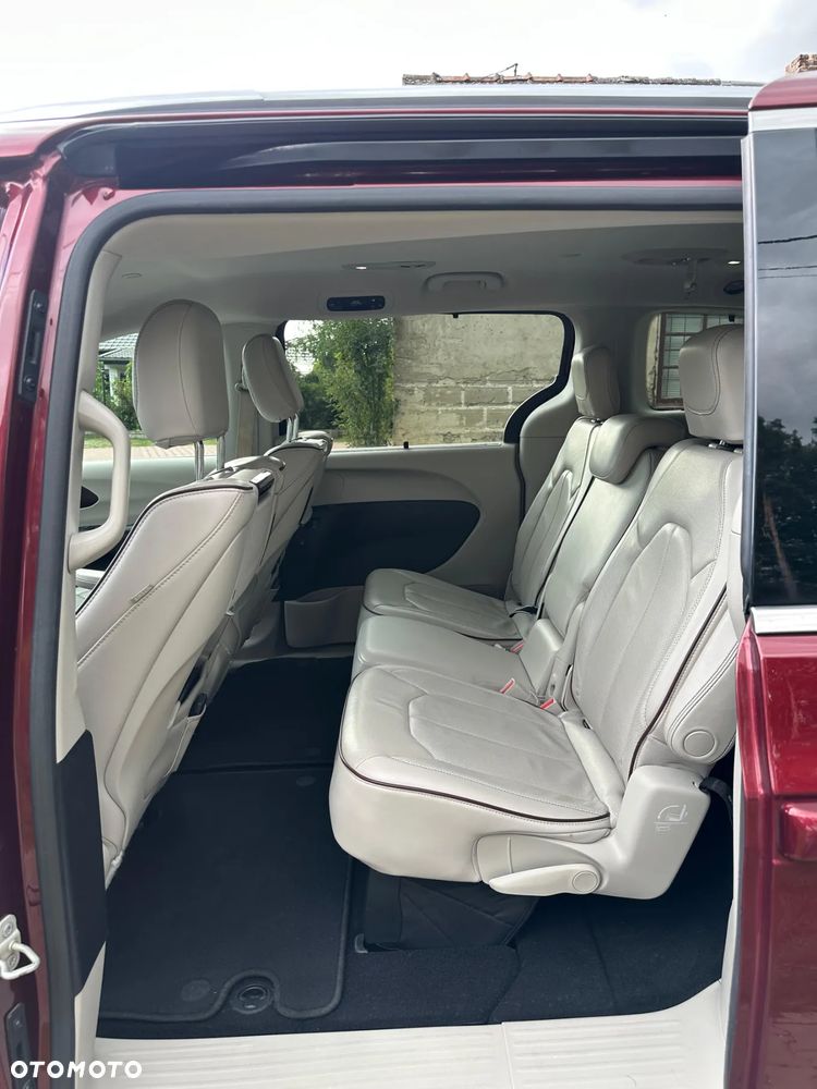 Chrysler Pacifica - 15