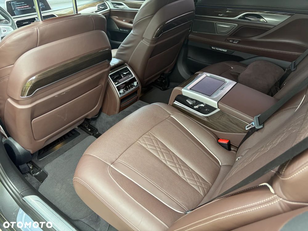 BMW Seria 7 740Le iPerformance - 23