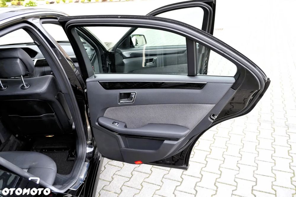 Mercedes-Benz Klasa E 200 CDI DPF BlueEFFICIENCY Automatik Avantgarde - 35