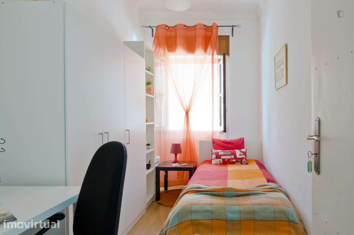 Quarto - localizado em Sete Rios Lisbon - Grande imagem: 3/23