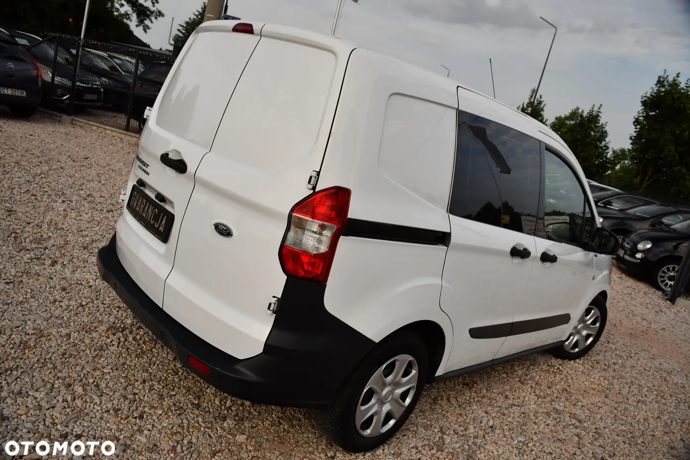 Ford Transit Courier - 25