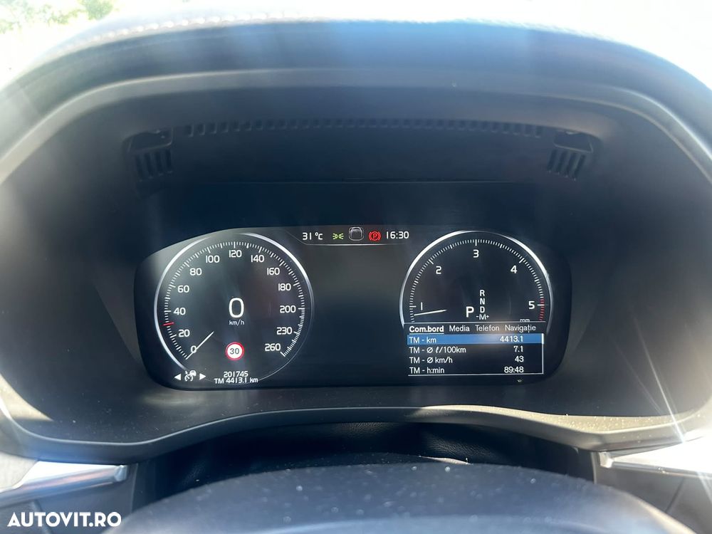 Volvo XC 60 B4 MHEV AWD Inscription - 10