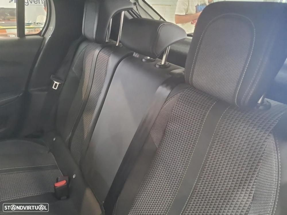 Peugeot 208 1.5 BlueHDi GT - 5