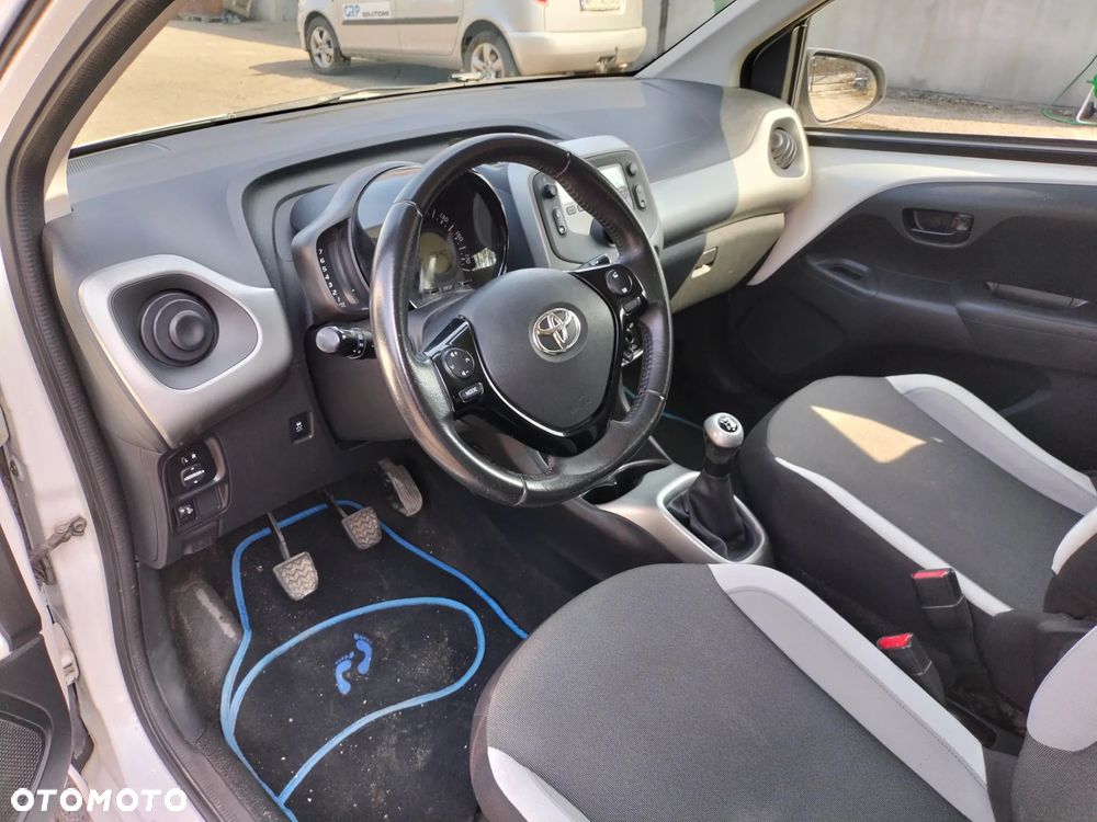 Toyota Aygo x-clusiv - 21