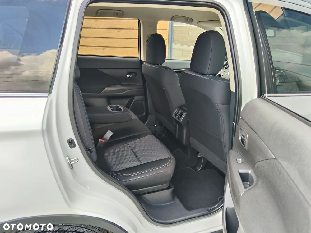 Mitsubishi Outlander 2.0 2WD CVT Spirit+ - 25